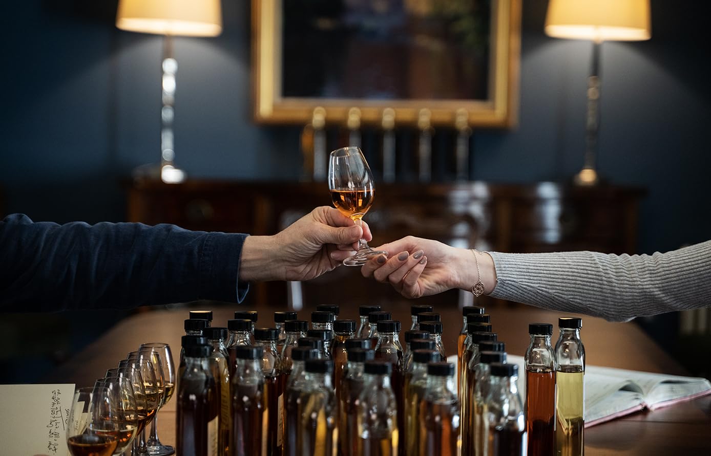 GLENCAIRN Copita Whiskey Glass in Gift Carton with Tasting Cap - Image 6